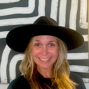 Wide brimmed black hat, NWOT/ never worn!